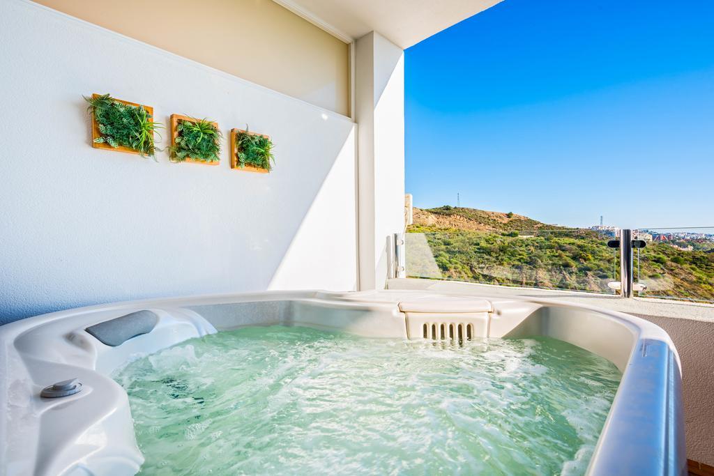 Carvajal Luxury Apartments - Free Parking Fuengirola Eksteriør billede
