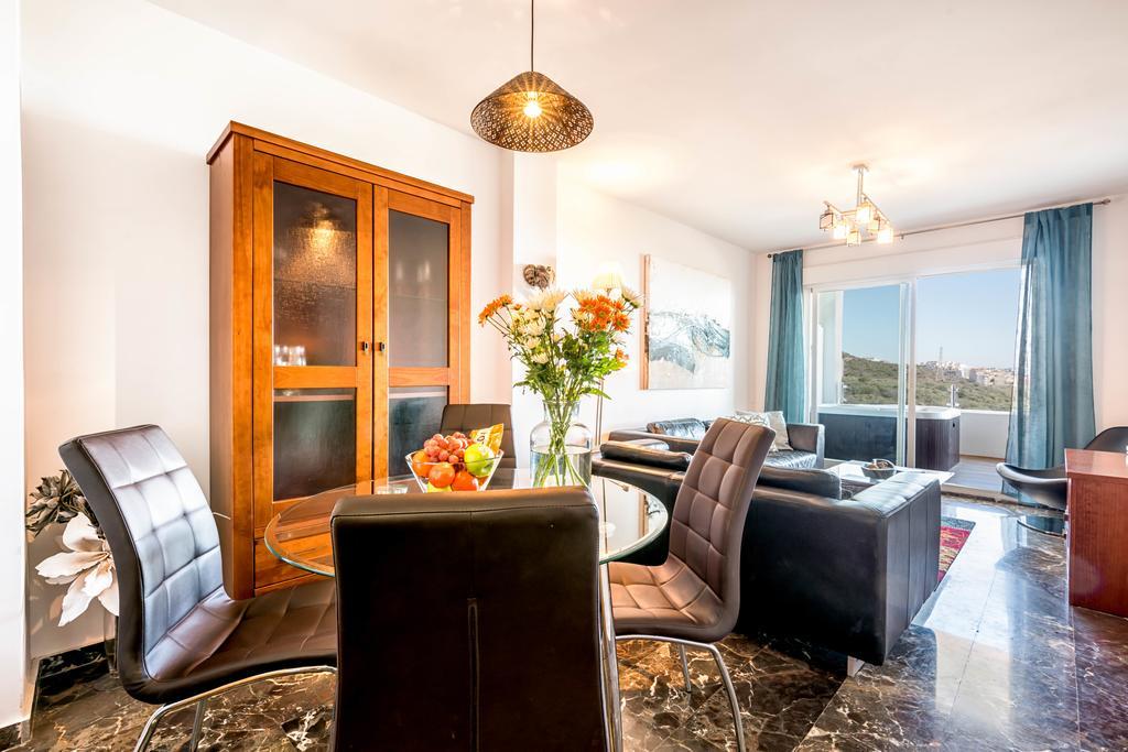 Carvajal Luxury Apartments - Free Parking Fuengirola Eksteriør billede